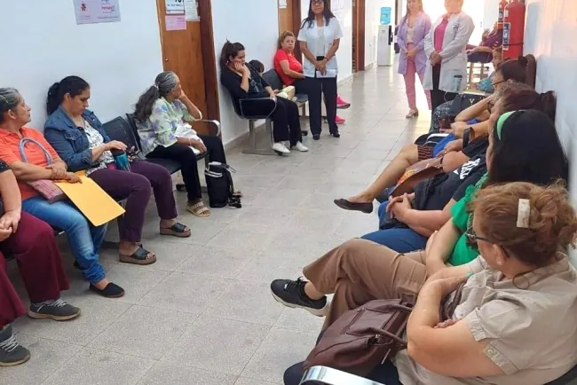 Octubre Rosa: Finalizan Charlas de Prevención del Cáncer de Mama en el Centro Ciudad Mujer