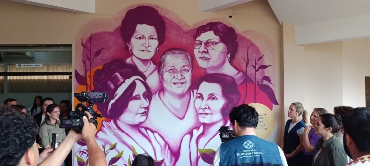 Inauguran Mural "Kuñanguéra Ojepytasova Hetãre" en Caaguazú: Un Homenaje a Mujeres Pioneras de Paraguay